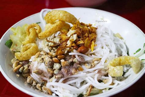  Bánh Hẹ Xào - Món Ăn Đậm đà Hương Vị, Lôi Cuốn Bởi Sự Xanh Tươi và Giòn Tan của Các Loại Rau!