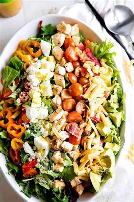  Cobb Salad: Một giao hưởng đầy màu sắc và hương vị của biển cả!