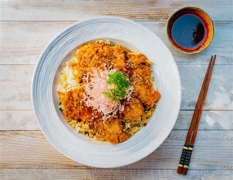  Katsudon: Một hương vị umami lôi cuốn pha lẫn với độ giòn tan khó cưỡng!