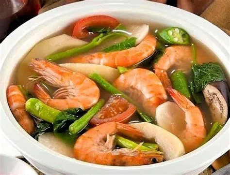  Sinigang na Hipon! An Immersive Symphony of Sour and Savory Delights